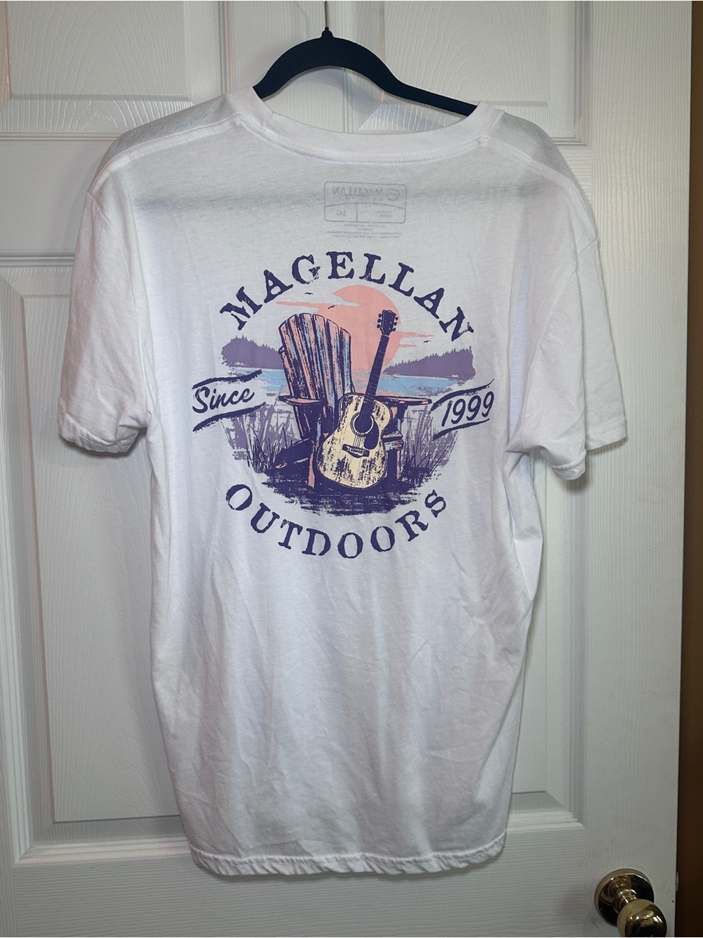 Magellan Outdoors Women’s White Graphic Crewneck T-Shirt